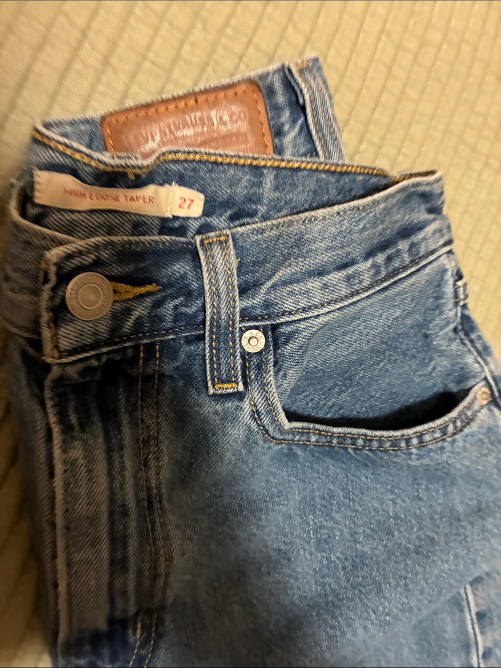Mom Jeans -27” Levi's High-Rise Light Blue Straight-Leg Jeans